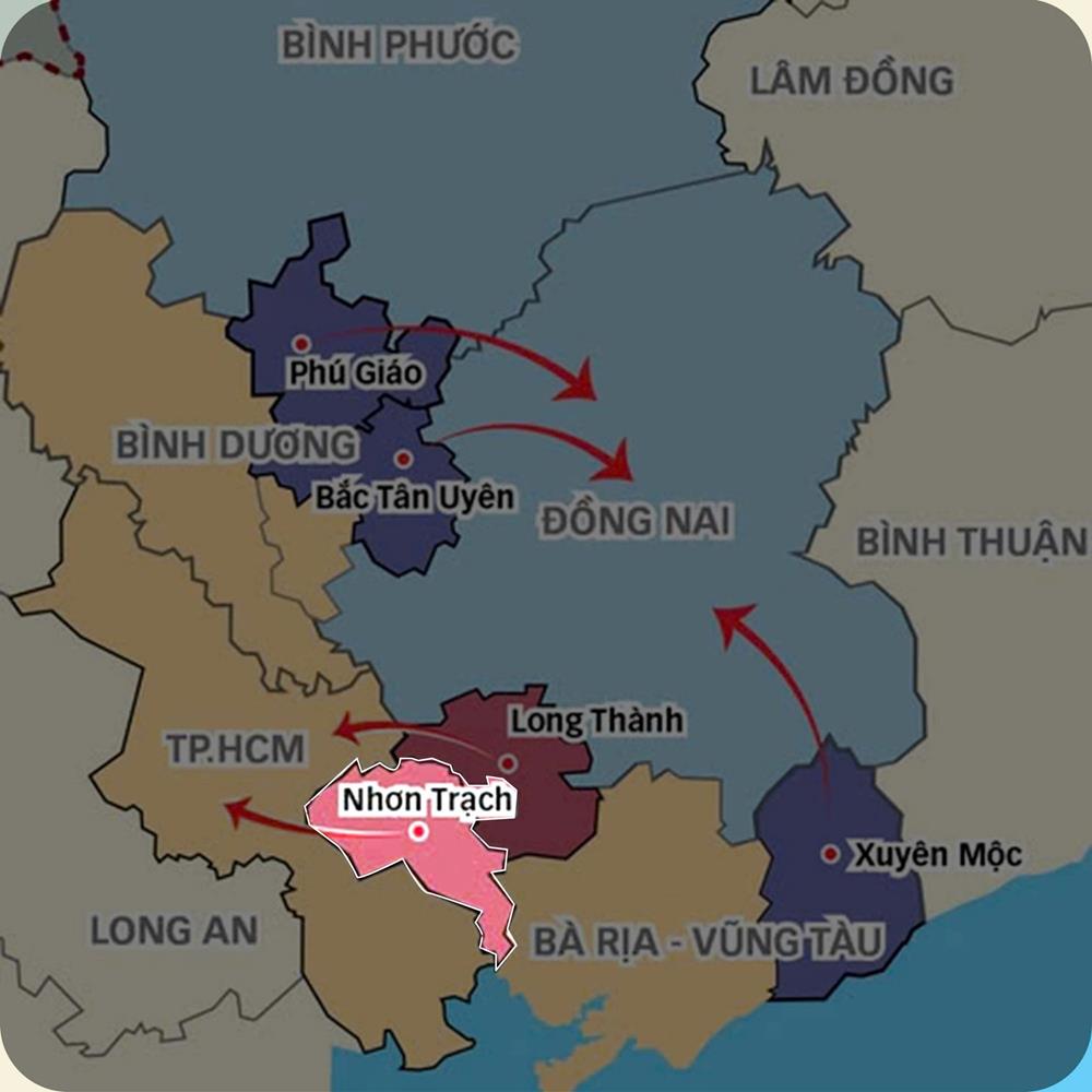 Nhờ vị trí "gạch nối" giữa Tp.HCM và Bà Rịa - Vũng Tàu, lại giáp sân bay Long Thành, Nhơn Trạch vốn là huyện có vai trò kinh tế trọng điểm của tỉnh Đồng Nai.